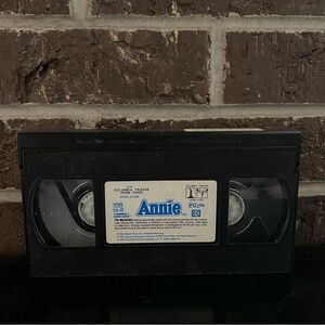 1982 Annie VHS